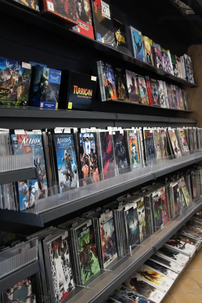 Regale mit Comics, Manga und Graphic Novels bei Outer World 0711 in Stuttgart
