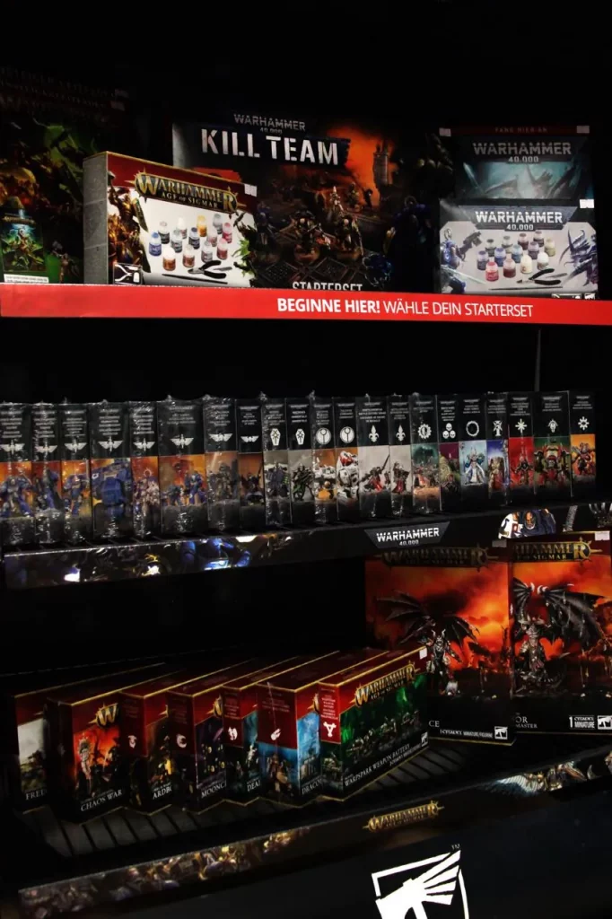 Tabletop- und Miniaturen-Sortiment bei Outer World 0711 in Stuttgart mit Warhammer 40.000 und Age of Sigmar
